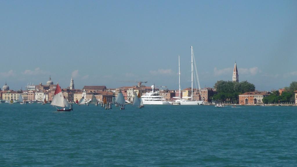 Marinaressa Biennale Terrazza Apartment Venesia Bagian luar foto