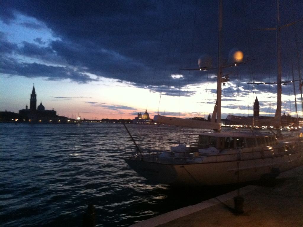 Marinaressa Biennale Terrazza Apartment Venesia Bagian luar foto