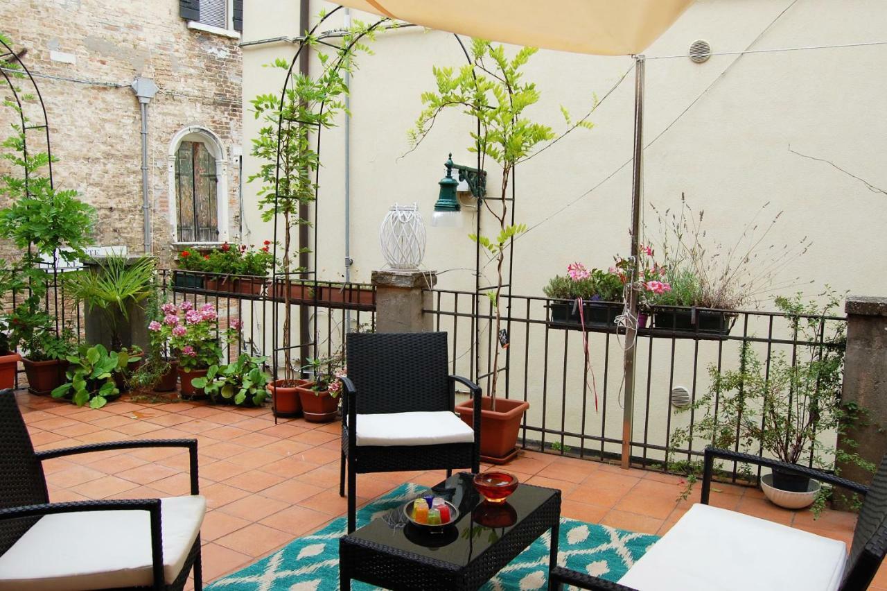 Marinaressa Biennale Terrazza Apartment Venesia Bagian luar foto