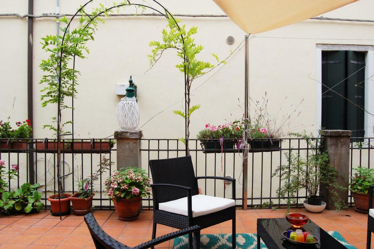 Marinaressa Biennale Terrazza Apartment Venesia Bagian luar foto