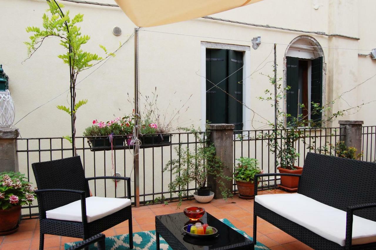 Marinaressa Biennale Terrazza Apartment Venesia Bagian luar foto